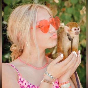 Meet your Posher, Addi